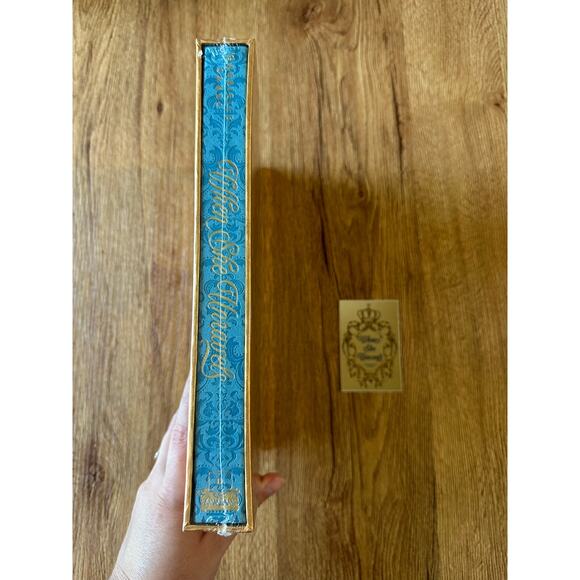 Bookish Box Signed When She Unravels By Gabrielle Sands - Picture 2 of 7